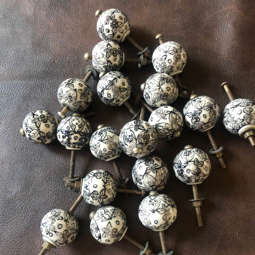 Knobs/pulls